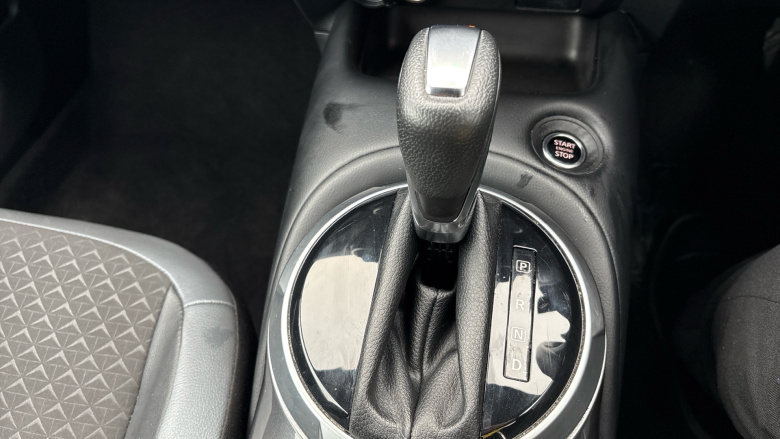 Nissan Juke 1.0 DiG-T 114 N-Connecta 5dr DCT Petrol Hatchback